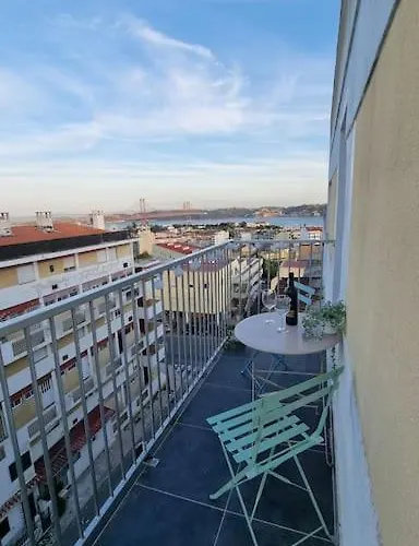 Duplex Overthetejo, 5 Min Belem Tower Apartment Lisbon